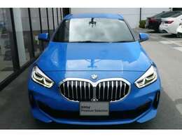 BMWの代名詞の【キドニーグリル】グリルが腎臓のように見えるので【キドニー】と呼ばれるようになりました。一目見ただけでBMWであると認識できる確固たるアイコンとして存在感を放ちます。