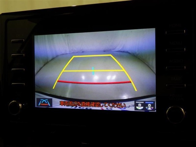 バックモニターも装備しております。バックギアに入れるとナビ画面に車の後方が映し出されます。これで後方確認も安心！