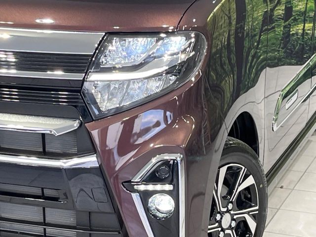 【LEDヘッドライト】悪天候や夜間走行時も良好な視界を確保し安心して運転できる高輝度LEDヘッドライトを装備！点灯速度が早く、消費電力も抑えられています。