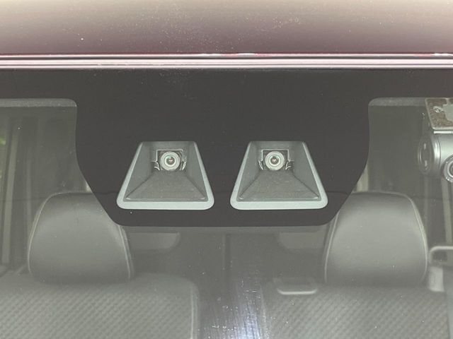 【スマートアシスト】走行中に前方の車両等を認識し、衝突しそうな時は警報とブレーキで衝突回避と被害軽減をアシスト。より安全にドライブをお楽しみいただけます。