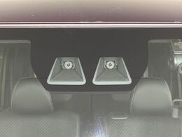 【スマートアシスト】走行中に前方の車両等を認識し、衝突しそうな時は警報とブレーキで衝突回避と被害軽減をアシスト。より安全にドライブをお楽しみいただけます。