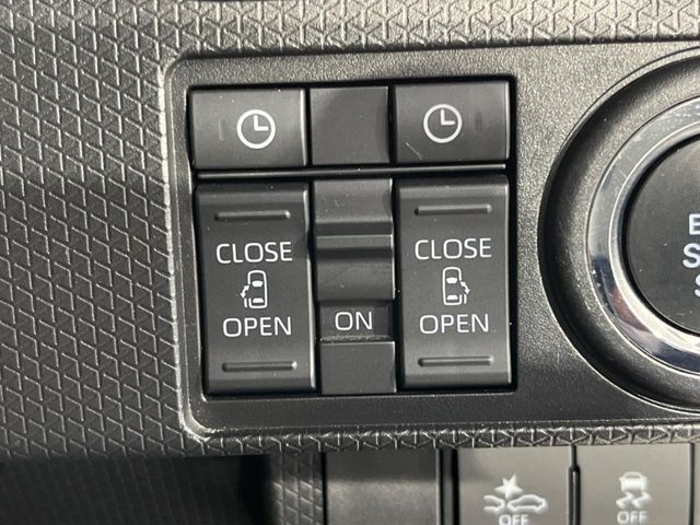 【両側パワースライドドア】スマートキーや運転席のスイッチで後席両側スライドドアの開閉が可能♪電動だから力を入れてドアを開ける必要が無く、小さなお子様でも簡単に開け閉めでき快適です♪