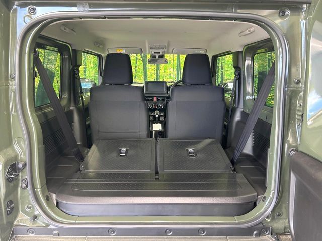 普段のお買い物や通勤、送迎等に十分な荷室スペースを確保しております。セカンドシートを倒すと、大きな荷物の積載も可能です♪