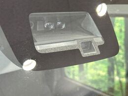 【スズキ　セーフティサポート】走行中に前方の車両等を認識し、衝突しそうな時は警報とブレーキで衝突回避と被害軽減をアシスト。より安全にドライブをお楽しみいただけます。