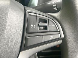 【アダプティブクルーズコントロール】高速道路での長距離走行が楽に！！自動で速度を保つクルーズコントロールが、衝突軽減システムと連携し、前方の車両を感知して車間を保つように速度調節してくれます！！