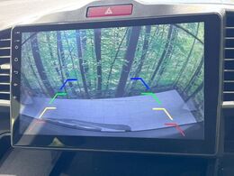 【バックカメラ】駐車時に後方がリアルタイム映像で確認できます。大型商業施設や立体駐車場での駐車時や、夜間のバック時に大活躍！運転スキルに関わらず、今や必須となった装備のひとつです！