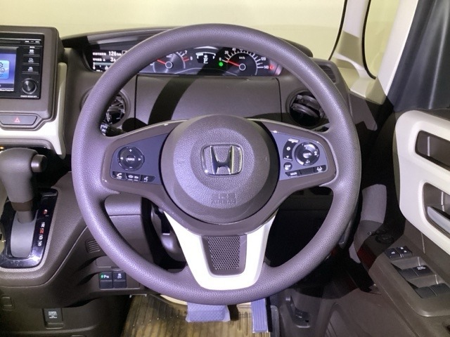 先進の安全装備がついています。詳しい装備内容、仕様等につきましてはスタッフにお問合せ下さい。