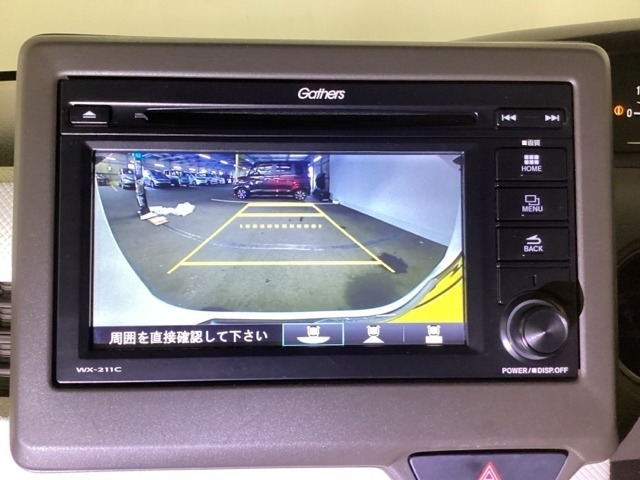 後方確認が便利なバックカメラ搭載、駐車時も安心です！！