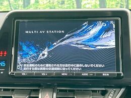 【純正9型ナビ】人気の純正ナビを装備しております。ナビの使いやすさはもちろん、オーディオ機能も充実！キャンプや旅行はもちろん、通勤や買い物など普段のドライブも楽しくなるはず♪