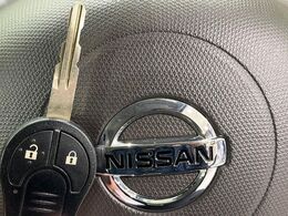 【キーレス】少し離れた場所からでもボタン一つでドアの開錠・施錠ができるのでとっても便利！ドアの鍵穴周りに傷をつけることもありません♪