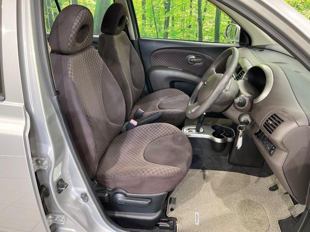 運転席シート廻りは使用感も少なく、良好な状態となっています。丁寧に使われていたことがよくわかりますね。