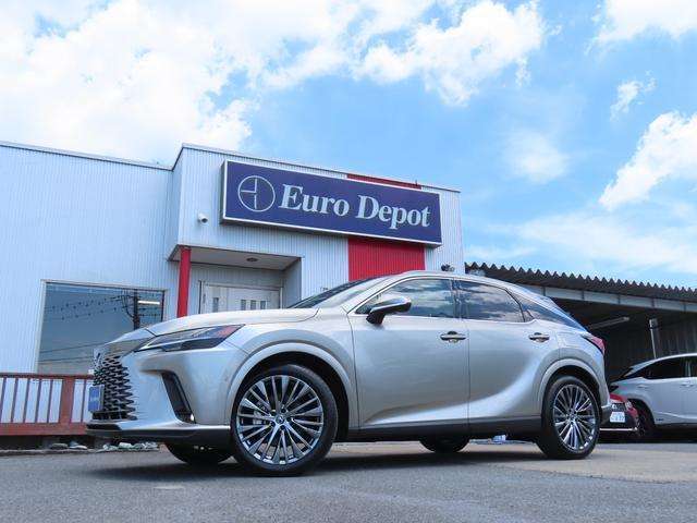 レクサス走りの味「Lexusドライビングシグネイチャー」を継承進化させ、加減速操舵旋回がシームレスで綺麗に繋がる気持ち良さと、アクセルのオンオフで挙動と「対話できるクルマ」を目指して走りを磨き上げた。