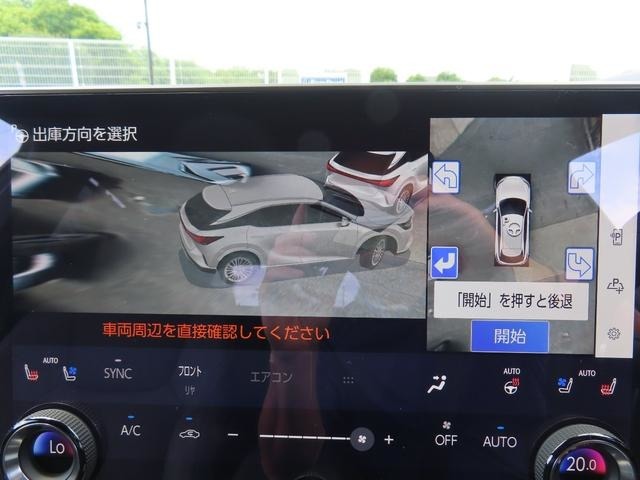 標準装備されたアドバンスドパークは車外から専用スマフォアプリを操作する事で、遠隔で駐車出庫が可能となるリモート機能を設定。不慣れな場所、狭い場所での駐車をサポートし、乗り降りの煩わしさを低減します。