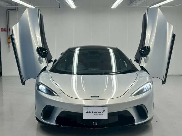 マクラーレンGTSは「GT（グランドツアラー）」の進化版として2024年に発売。4L V8ツインターボ（635馬力）を搭載しつつ、ラゲッジスペースや乗り心地を改善されました。
