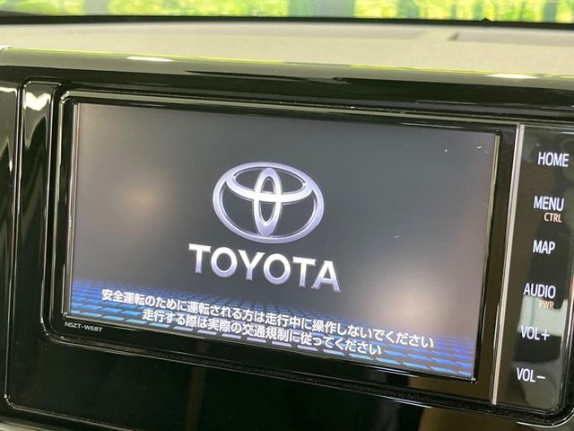 【純正ナビ】人気の純正ナビを装備しております。ナビの使いやすさはもちろん、オーディオ機能も充実！キャンプや旅行はもちろん、通勤や買い物など普段のドライブも楽しくなるはず♪
