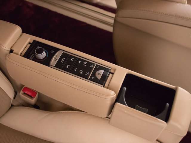 アルパインナビ、メーカーナビ、TV、AC100V、黒本革、ブラウンレザー、サンルーフ、360度カメラ、20/21インチアルミ、デジタルインナーミラー、カスタム、修復(歴無し)、認定中古車、7人、8人乗りなど仕入れ予定あり