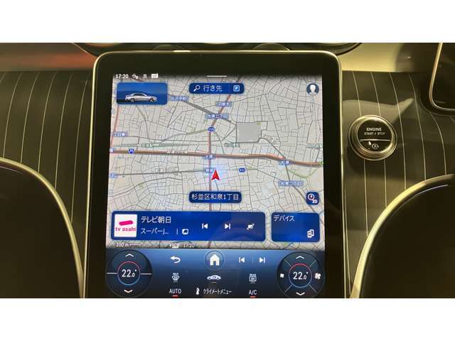 ドアハンドルには握りやすいグリップ形状が採用されています。万一の事故の際など、車内に残された乗員を救出する為、外部からドアを開けやすいようになっています。