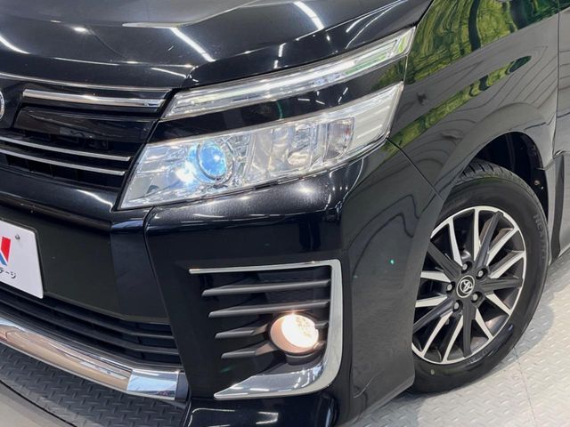 【LEDヘッドライト】悪天候や夜間走行時も良好な視界を確保し安心して運転できる高輝度LEDヘッドライトを装備！点灯速度が早く、消費電力も抑えられています。