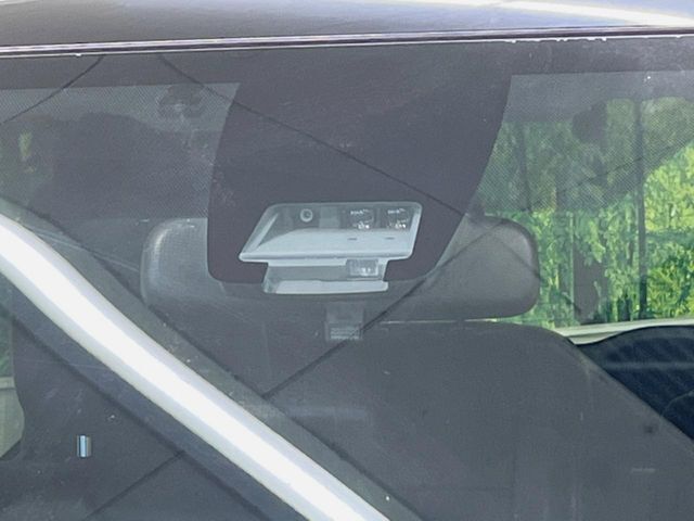 【トヨタセーフティセンス】走行中に前方の車両等を認識し、衝突しそうな時は警報とブレーキで衝突回避と被害軽減をアシスト。より安全にドライブをお楽しみいただけます。