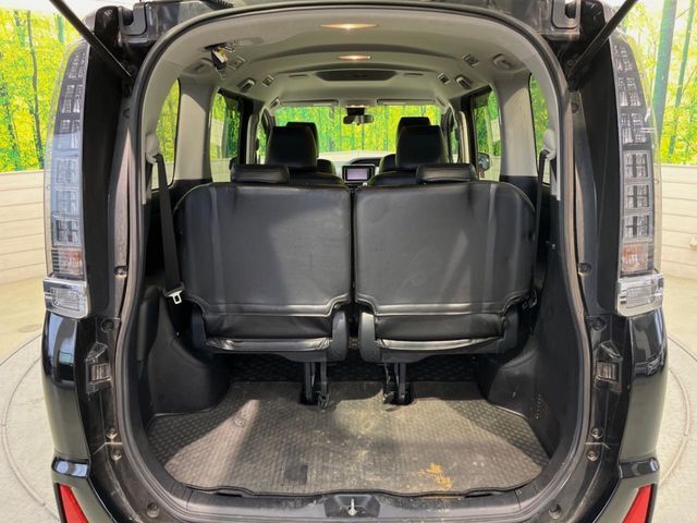 普段のお買い物や通勤、送迎等に十分な荷室スペースを確保しております。セカンドシートを倒すと、大きな荷物の積載も可能です♪