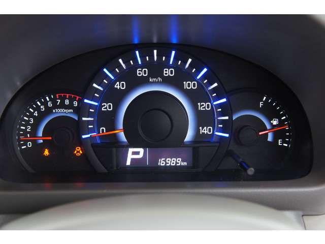 エンジンルームも清掃(^^)車の心臓部であるエンジンルームが汚れていたら車がかわいそうですよね？ボンネットの裏側まで綺麗に磨き込みます(^^)