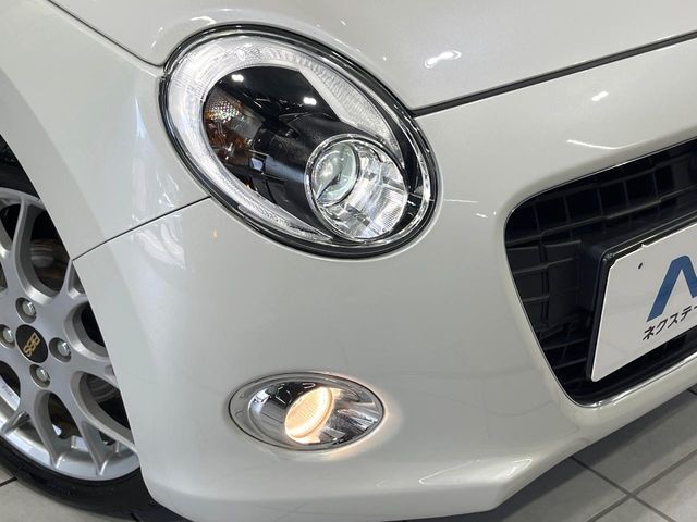 【LEDヘッドライト】悪天候や夜間走行時も良好な視界を確保し安心して運転できる高輝度LEDヘッドライトを装備！点灯速度が早く、消費電力も抑えられています。