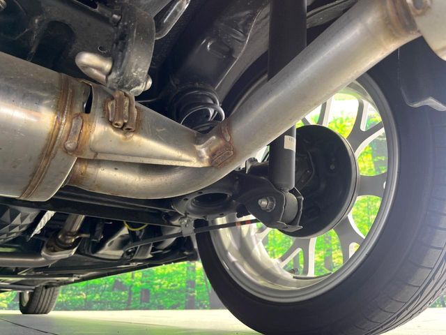 お車を安心してお乗りいただく為には、足回りの定期点検が欠かせません。サービスサポート（有償保証）では無料点検もご提供しており、安心のカーライフをお過ごしいただけるサポート体制が整っています。