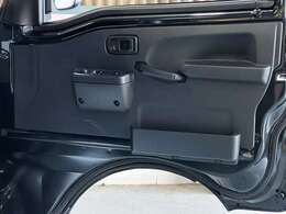 運転席側ドアパネルには目立つ傷も少なく、まだまだこれからのおクルマです！