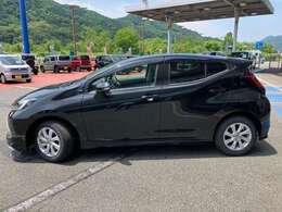 高出力な「バイポーラ型ニッケル水素電池」を駆動用車載電池として採用。また、電気だけでの走行可能速度域を拡大したことで街中の多くのシーンでエンジンを使わず電気だけで走行可能！