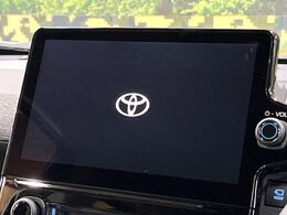 【10.5インチナビ】高級感とインパクトのある大画面ナビを装備。各種オーディオ操作はもちろん、スマホ連携もできる利便性の高いナビです♪