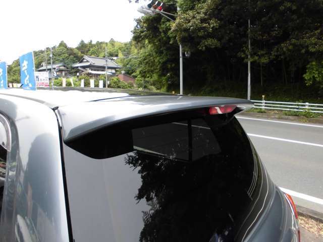 リアスポイラー付いてます！