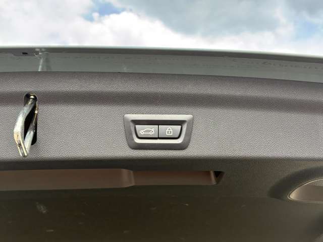 電動テールゲート付