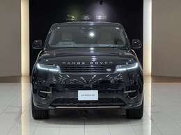 レンジローバースポーツもこれで第3世代となり、ラグジュアリースポーツSUVの中でも「気品」と「実力」を兼ね備えた存在として一目置かれています。少しサイズアップしています。