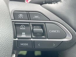 【レーダークルーズコントロール】高速道路での長距離走行が楽に！！自動で速度を保つクルーズコントロールが、衝突軽減システムと連携し、前方の車両を感知して車間を保つように速度調節してくれます！！