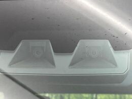 【スマートアシスト】走行中に前方の車両等を認識し、衝突しそうな時は警報とブレーキで衝突回避と被害軽減をアシスト。より安全にドライブをお楽しみいただけます。