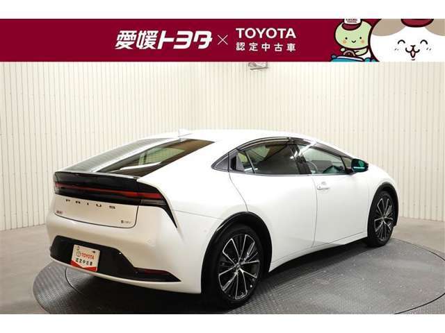 「中古車ハイブリッド保証」付き。ハイブリッド機構を無償で保証します。保証期間は、初度登録年月から10年目まで、またはロングラン保証が終わってから3年間。ただし累計走行距離が20万km以内です。