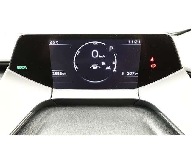 とっても見やすいメーターです。夜間時はラグジュアリーな気分にさせてくれる照明が魅力ですので、夜のドライブも楽しみになりますよ♪