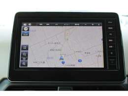 フルセグTV付きナビゲーション搭載車です。長距離ドライブでも快適ですね。