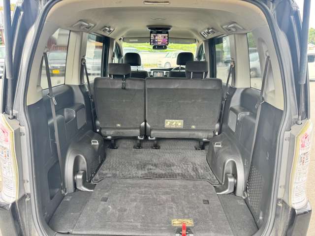 荷室も広く、荷物がたくさんあるときに便利です☆