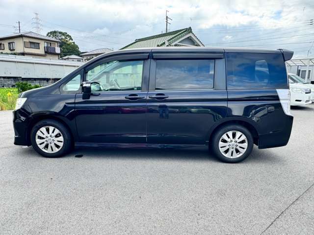 左側パワースライドドアとなっております☆