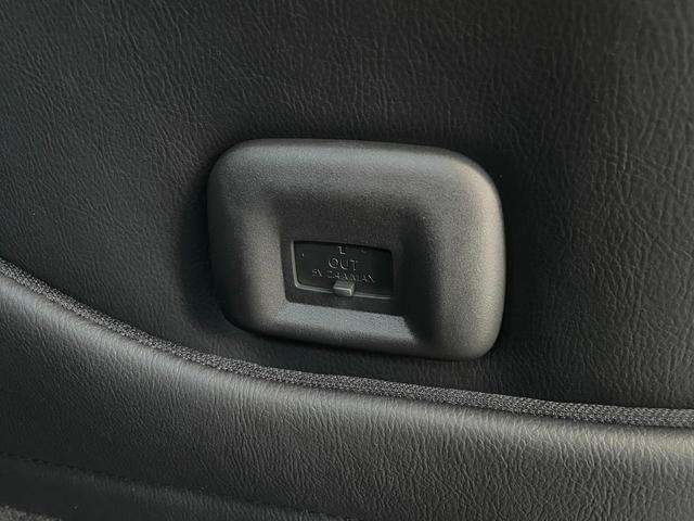 後席には充電ポートが装備されています！