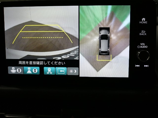 マルチビューカメラ付きで後退時も安心です。