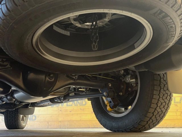 お車を安心してお乗りいただく為には、足回りの定期点検が欠かせません。サービスサポート（有償保証）では無料点検もご提供しており、安心のカーライフをお過ごしいただけるサポート体制が整っています。