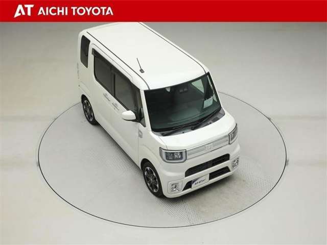 両側パワースライドドア付きだから、狭い駐車スペースなどでの乗り降りラクラク♪小さなお子さまのいるご家庭には嬉しい装備です。
