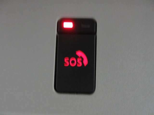 SOSコール　急病時や危険を感じた時SOSコールスイッチを押すと、専門のオペレーターに繋がって、警察や救急車への連携サポートしてくれます。（別途登録費用がかかります）