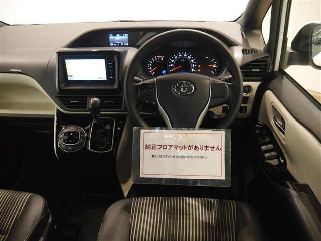 視界が広く操作しやすいインパネ周り！（※フロアマットありません）