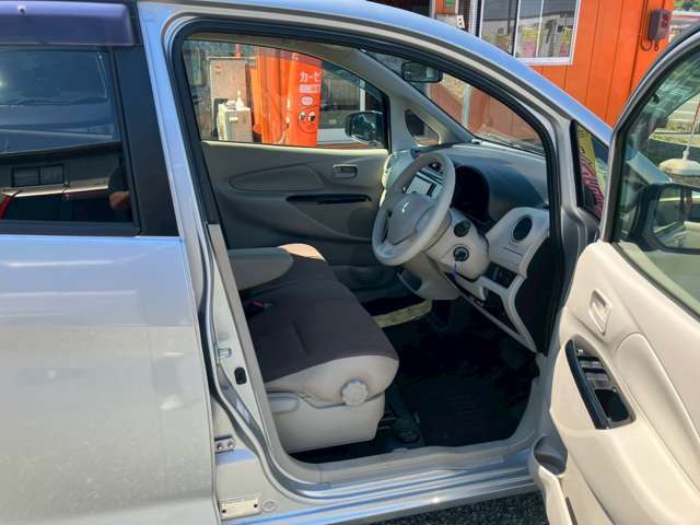 運転者にとっては日々使用することとなる運転席です。運転席が快適だと運転に集中することができますね。