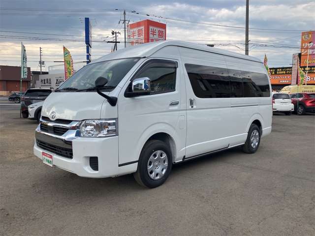 登録済み未使用車！令和7年5月登録のハイエースワゴングランドキャビン！10人乗りです！