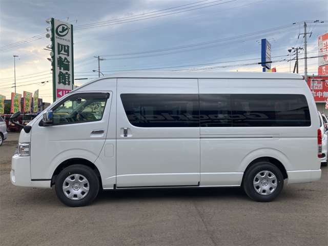 登録済み未使用車！令和7年5月登録のハイエースワゴングランドキャビン！10人乗りです！