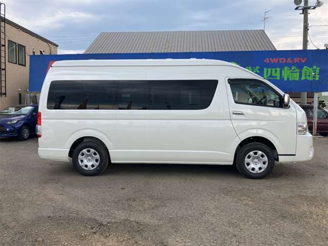 登録済み未使用車！令和7年5月登録のハイエースワゴングランドキャビン！10人乗りです！